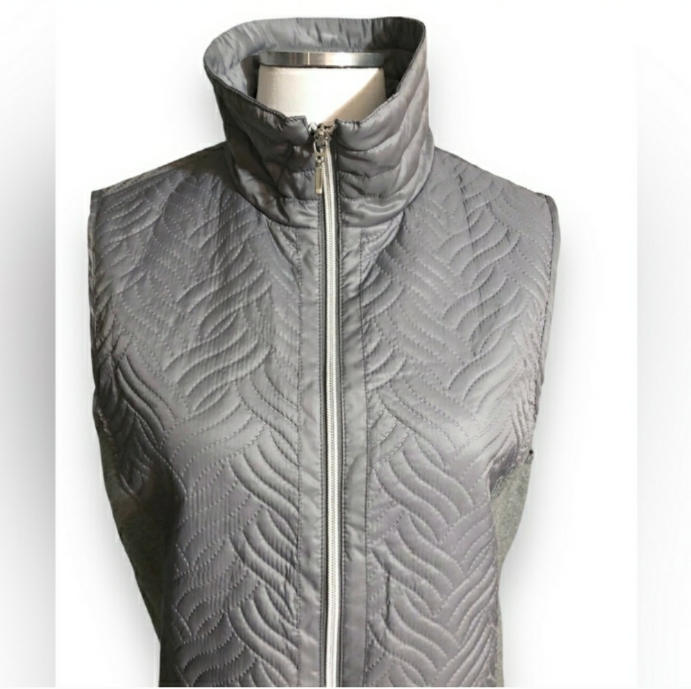 CHICO’S Quilted Zip Front Vest with Knit Panels EUC!